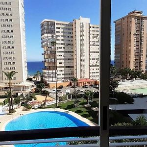 Apartamento mediterraneo, muy centrico, en Plaza Triangular, soleado, con jardines y piscina y la playa enfrente andando, con parking exterior comunitario